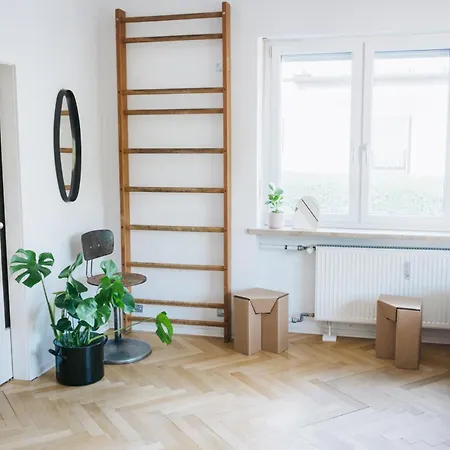 Raum Life - Vintage Loft - Heimkino Netflix - 2x Privat Parkplaetze Apartmán