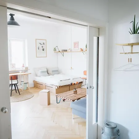 Raum Life - Vintage Loft - Heimkino Netflix - 2x Privat Parkplaetze Apartmán *