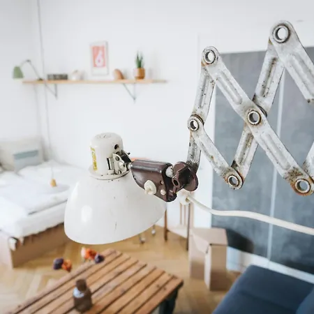 Raum Life - Vintage Loft - Heimkino Netflix - 2x Privat Parkplaetze *